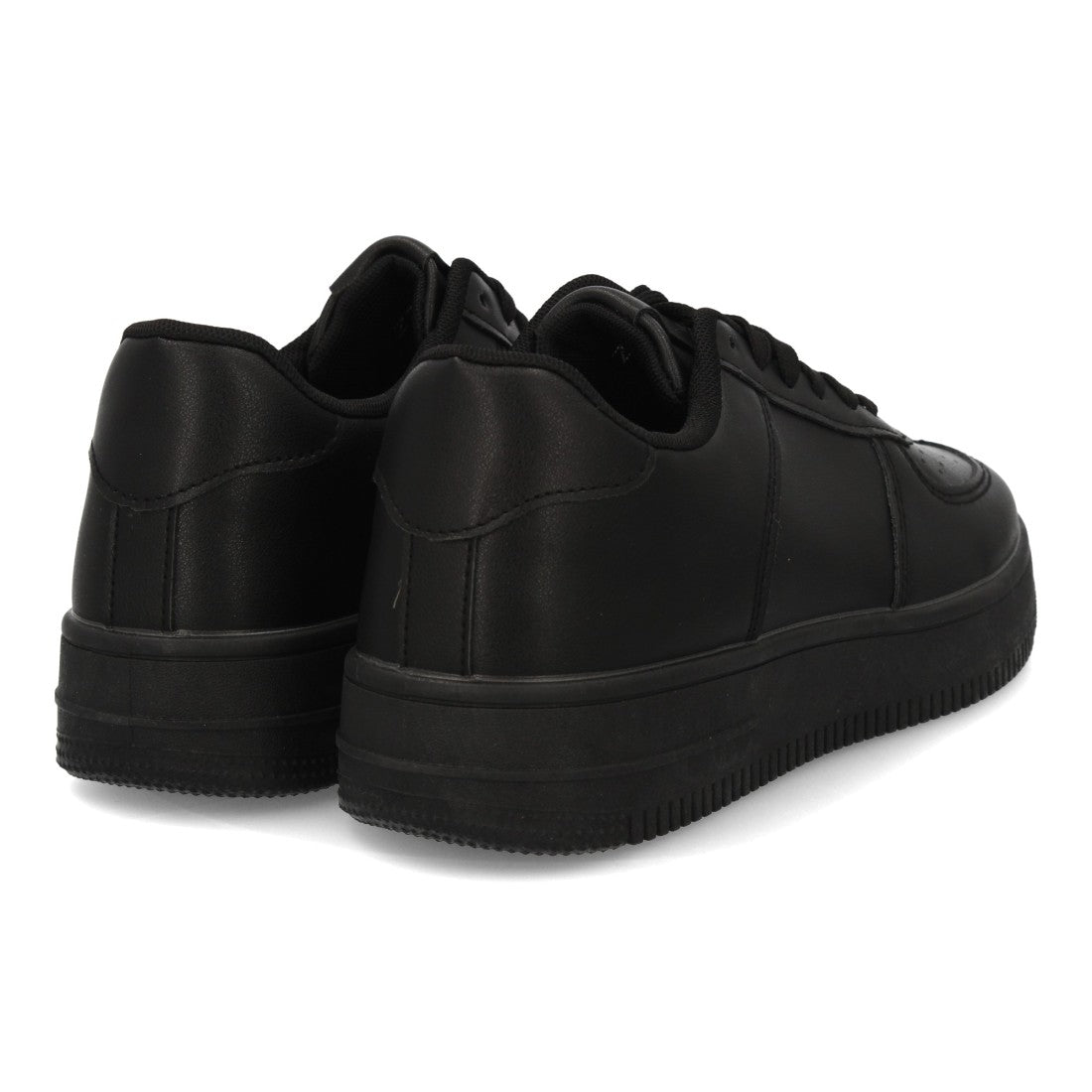Deportiva de vestir de hombre en negro – clásico y elegante