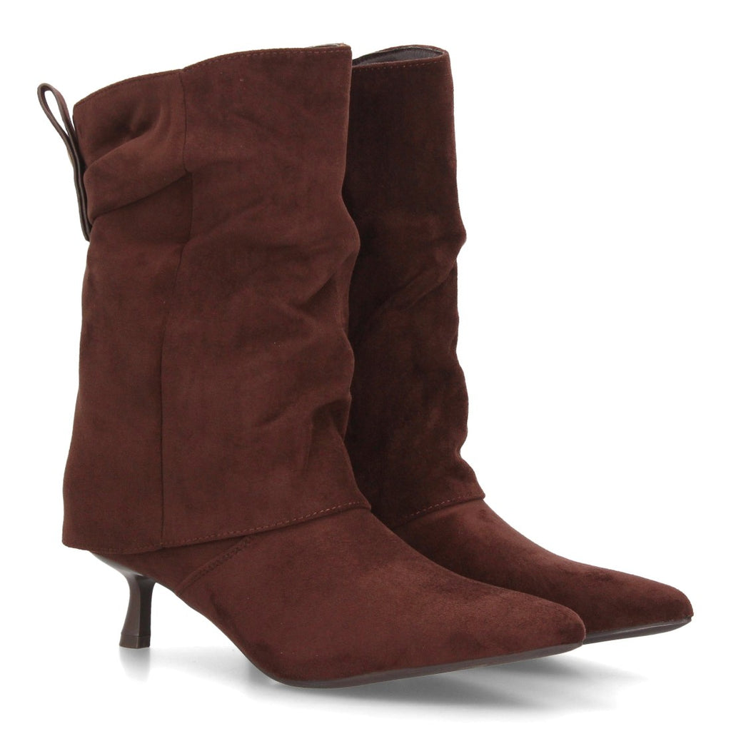 Botas Efecto Ante con Tachuelas Café · AW-6153